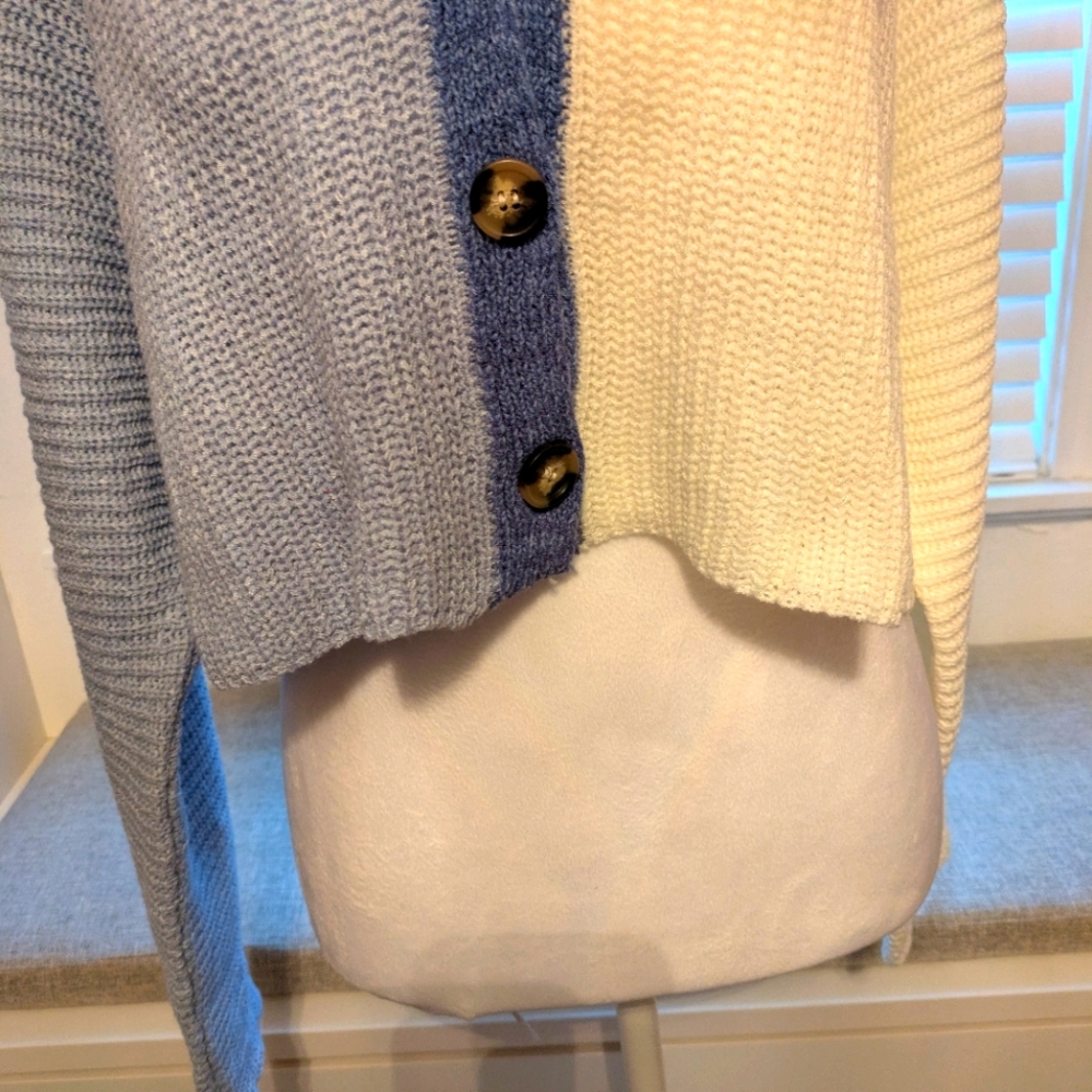 Colorblock V-Neck Button-Up Sweater - Picture 3 of 6
